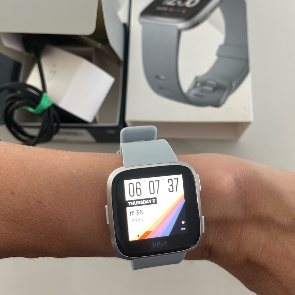 Fitbit Versa - Picture 4 of 5